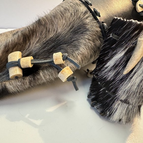 Hand made custom cowhide bucket bag - Picture 6 of 10